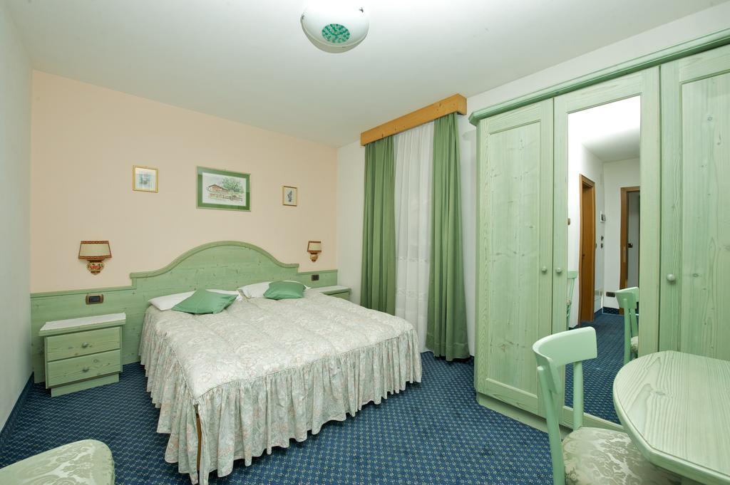 Hotel Al Lago Soraga Exteriér fotografie